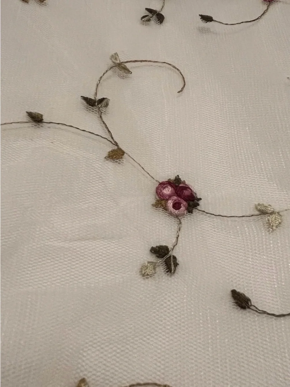 3 Vintage Embroidered Rosebuds Scalloped Curtain Panels 54 × 62